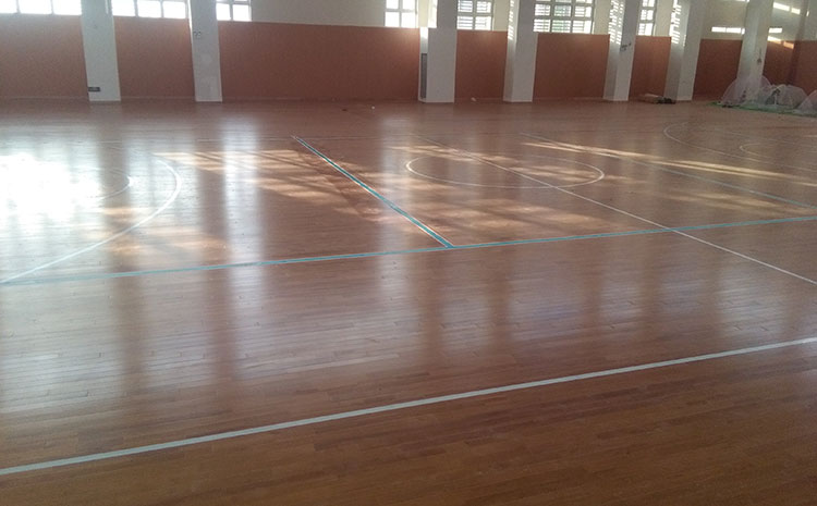 如何剖析篮球木地板可行性结构？