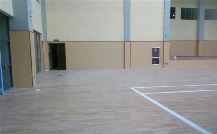 篮球馆篮球木地板该如何保养？