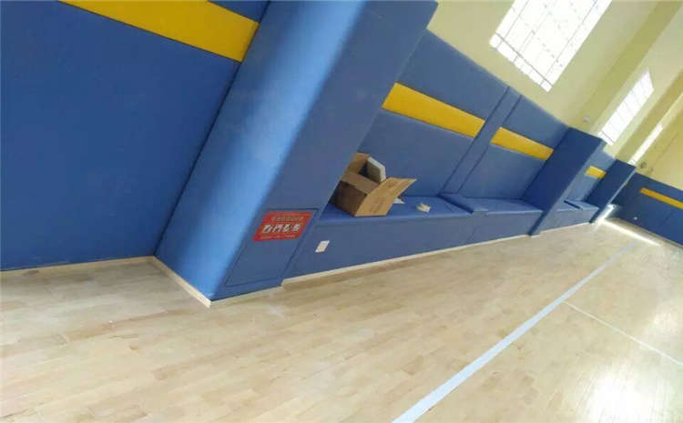 橡胶木羽毛球馆木地板怎么翻新