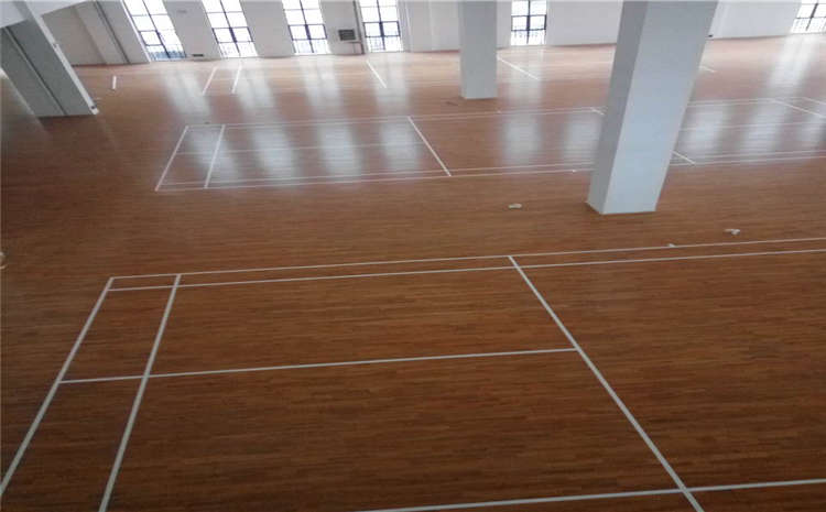 如何漆面来选购篮球馆运动木地板？
