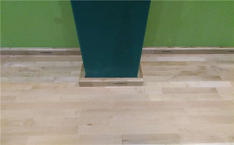 使用中实木运动木地板间隙忽然变大 原因竟是（北京运动篮球馆运动木地板）