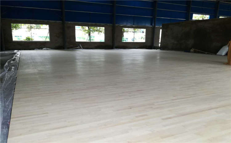 篮球馆运动木地板涂层直接影响使用寿命（剧院舞台木地板）