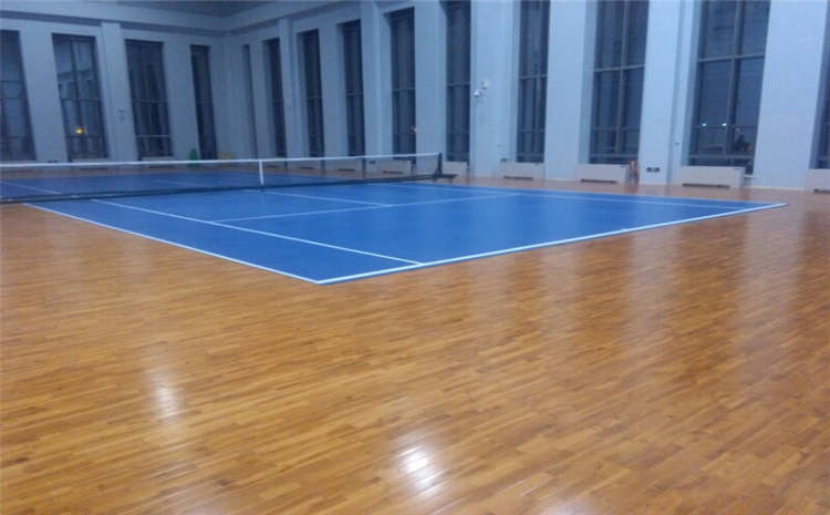 怎么维护场馆内的篮球木地板？