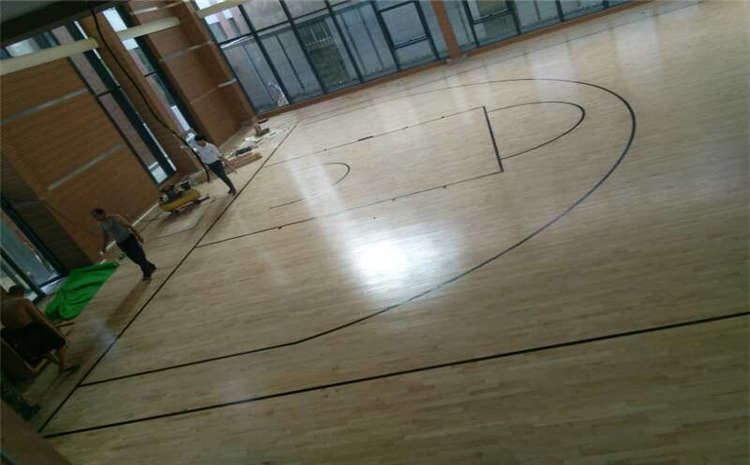 篮球场馆木地板所用的材质怎么样