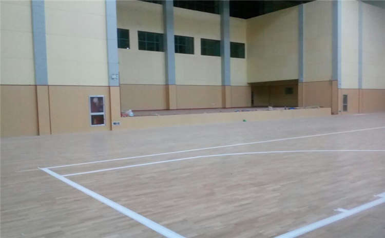 篮球馆运动木地板翻新效果