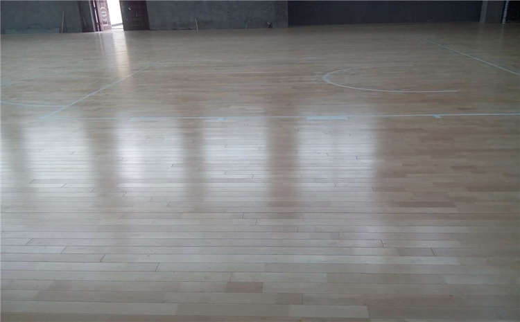篮球木地板漆面施工分类的优缺点对比