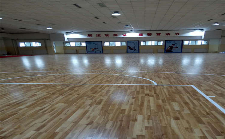 室内篮球场枫木地板的质量好坏区分方法