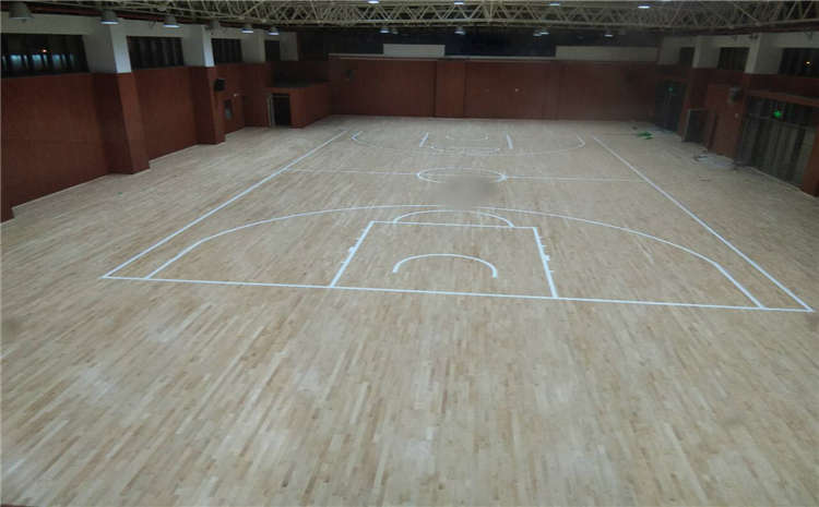 体育篮球木地板哪个牌子好？