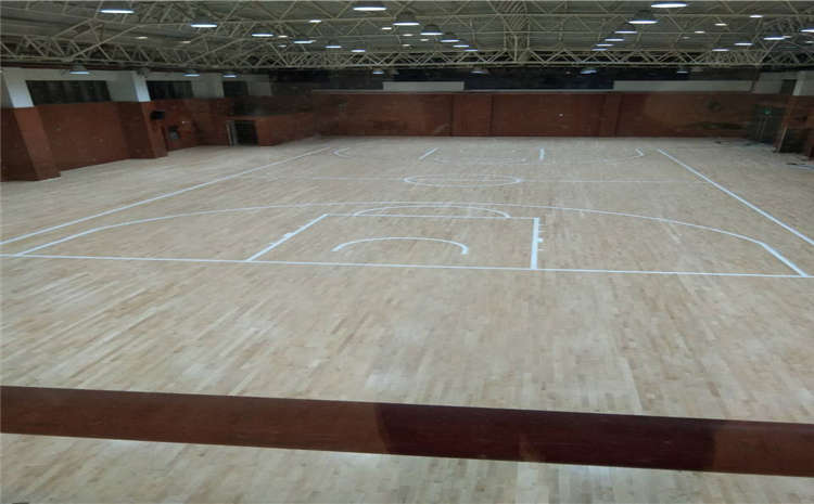 篮球场运动木地板保养应避免禁忌