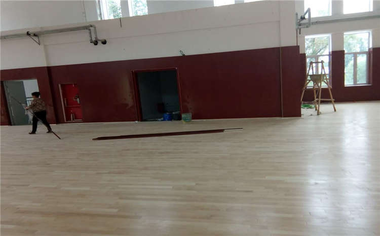 <b>篮球馆篮球木地板维护与保养介绍</b>