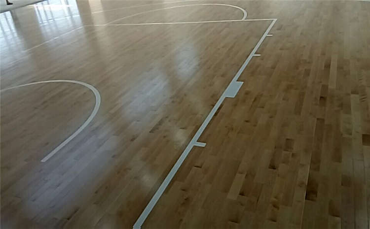 如何挑选篮球馆篮球木地板