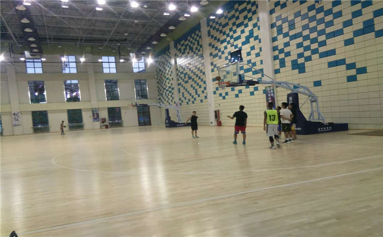 篮球馆用木地板的好处是什么