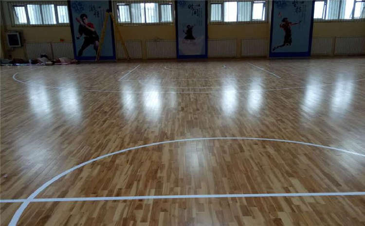 篮球馆运动木地板为什么会潮湿？篮球馆运动木地板防潮垫有用吗？