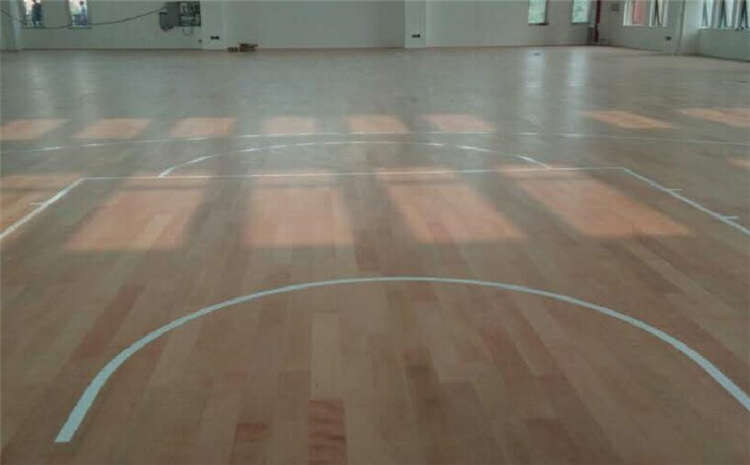 学校体育比赛场馆运动木地板与普通木地板不同