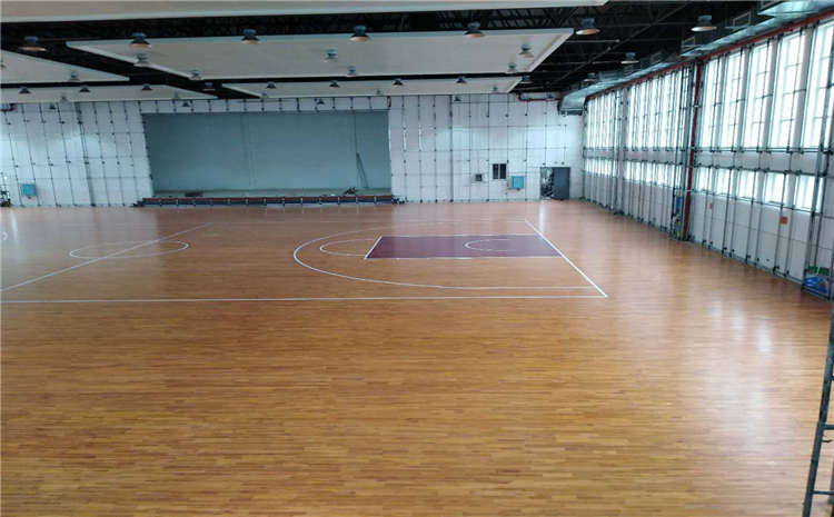 室内篮球馆木地板案例 体育木地板安装共有几层