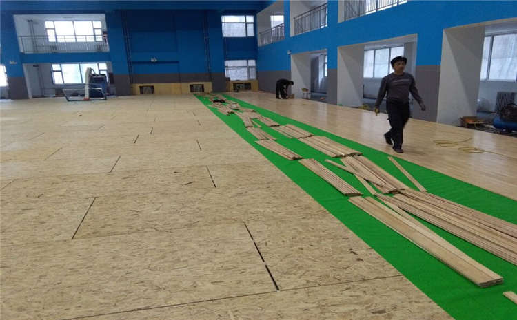 羽毛球馆运动木地板踢脚线的安装流程