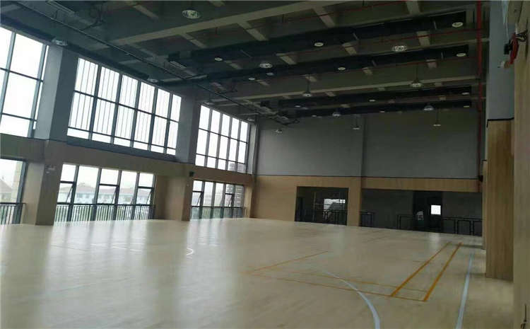 室内篮球馆木地板 及时进行翻新很重要
