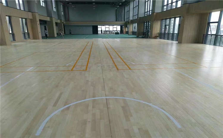 羽毛球塑胶地板的结构是怎样的