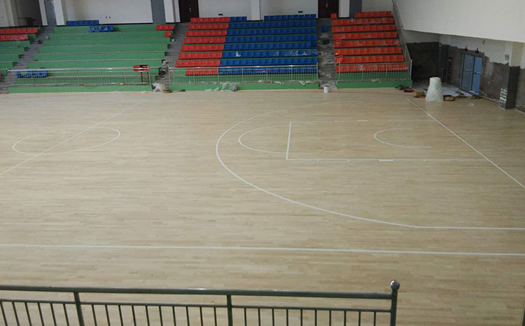 篮球馆木地板的清洁保养神器