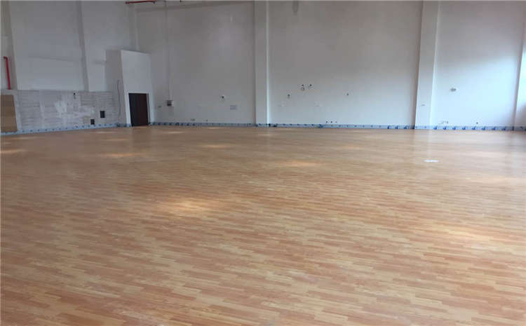 PVC篮球木地板施工的好坏完全能够影响到地板的质量