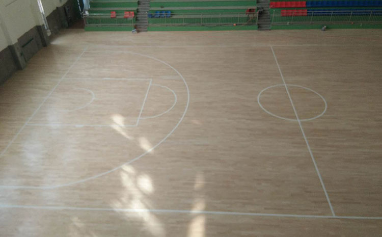 铺设一个1000平米篮球场地板多少钱