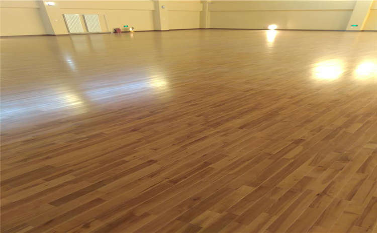 运动木地板+地胶，释放你的舞台魅力