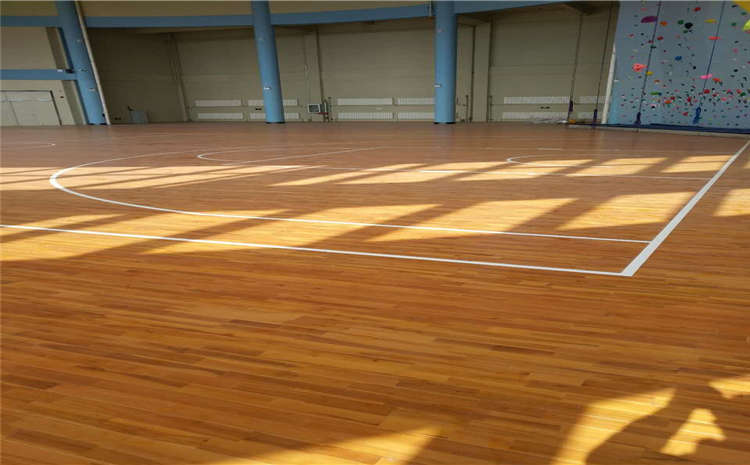 篮球场馆运动木地板浸水后的解决方法